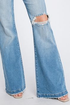 Wear a slice of fashion history with these classic 70's inspired flares. Hand-distressed to perfection, these mid-weight jeans feature a super high 10.75" rise and a 34" inseam. Finished off with a button closure and zipper fly, these jeans bring together style and convenience. Comfort Show, 70s Look, Vintage Flare, 70s Inspired, Hey Girl, Denim Trousers, Sweater Blouse, Retro Look, Fashion History