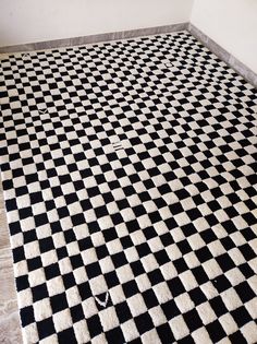 a black and white checkered floor in a room with tile on the floor,