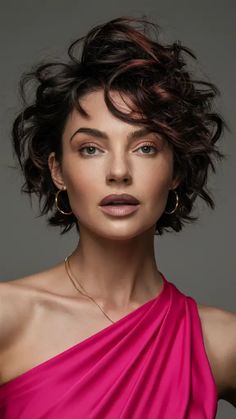 Fall Curly Hairstyles, Curly Asymmetrical Bob, Kelly Hair, Hairstyles For Fall, Arranging Furniture, Puffy Hair, Shoulder Length Curly Hair, Hair Curl, Hairstyles 2024