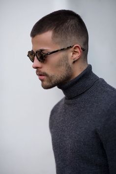 Cabelo para Rosto Oval - Qual é o Melhor Tipo de Cabelo Para Cada Tipo de Rosto? | New Old Man - N.O.M Blog blog.newoldman.com.br Beard Styles Haircuts, Curly Beard, Beard Haircut, Face Shape Hairstyles, Haircuts For Curly Hair, Corte De Cabelo Masculino, Mens Haircuts Short