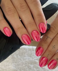 Hailey Bieber Nail, Chrome Nail Design, Nails Hailey Bieber, Chrome Nail Designs, How To Have Style, Pink Chrome Nails, Chrome Nails Designs, Chrome Nail