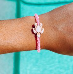 Preppy Jewlery, Bracelets Preppy, Bracelet Preppy, Clay Bead Bracelet Ideas, Jewellery Advent Calendar, Pink Turtle, Bead Bracelet Ideas, Preppy Bracelets, Beachy Jewelry