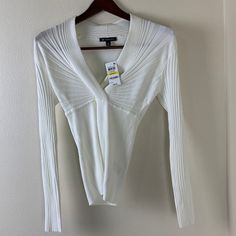 Nwt Size Medium Ribbed V-neck White Sweater, White Ribbed Knit Top For Work, Winter White Knit Tops For Workwear, White Fitted V-neck Sweater, Elegant Ribbed Winter White Top, Fitted White V-neck Sweater, White Ribbed V-neck Knit Top, Winter White V-neck Tops For Spring, Spring V-neck Tops In Winter White