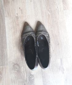 "Vtg brown and gold colors woven leather women`s pumps loafers/ shoes. German shoes. Size 6 UK. Block stacked heels. European shoes. Brand: Jasmin condition: normal vintage condition. On the leather surface and right foot shoe heel are some scratches, streaks. Scratches on the inside sole lining. Heels height 4,7 cm / 1.8\" in Outsole length- 27,5 cm / 10.7\" in SIZE: EU 39 US 8 UK 6 (labeled size)" Brown Heels With Woven Sole For Formal Occasions, Formal Brown Heels With Woven Sole, Brown Slip-ons With Woven Sole, Semi-formal Brown Leather Shoes With Textured Sole, Brown Slip-on Heels With Woven Sole, Brown Woven Leather Slip-on Loafers, Brown Woven Sole Slip-on Heels, Womens Leather Booties, Women Loafers