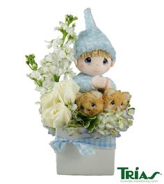 there is a small figurine with flowers and teddy bears