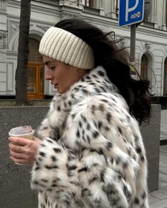 Fur Coat Outfits, Fur Coats Women, Winter Fits, Outfits With Hats, Coat Outfits, Coat Women, Winter Aesthetic, Fur Fashion, Knitting Accessories