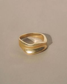 Inspired by an afternoon spend exploring tide pools on the beach ~ this chunky statement ring is perfect for everyday wear. Fits well on any finger, especially the pointer or middle fingers. Unsure of your ring size? Stop into a local jewelry shop to have your fingers sized. Options: Sterling silver Gold Vermeil (14k g