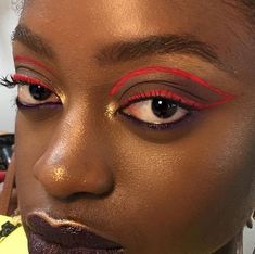 Color Graphic Liner, Makeup 2000s, Makeup Dewy, Makeup Bold, Makeup Euphoria, Fluffy Brows, Xmas Makeup, Makeup Editorial, Euphoria Makeup