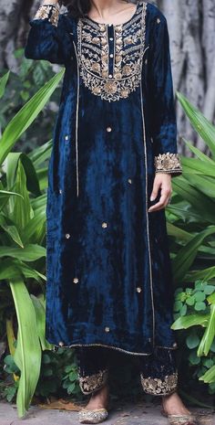 Punjabi Velvet Suits, Velvet Indian Suits, Valvet Work Suit, Embroidery On Velvet Suits, Velvet Suit Embroidery Designs, Velvet Punjabi Suits Party Wear, Velvet Embroidery Suits, Pakistani Velvet Suits Party Wear, Velvet Punjabi Suits