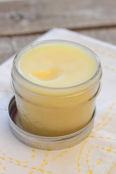 Homemade Neosporin, Homemade Vapor Rub, Chest Rub, Essential Oils For Colds, Vapor Rub, Diy Kosmetik, Young Living Oils, Diy Presents, Cold Remedies