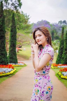 Miss Teen Universe, Myanmar Model, Haha Photos, Myanmar Clothes, Myanmar Traditional, Myanmar Traditional Dress, Lyrics Wallpaper