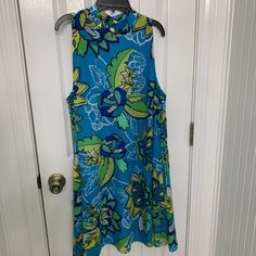 This Nwt Kaari Blue Size Large Turquoise Blue, White, Yellow And Green Floral Trapeze Dress Would Be Perfect For Your Next Beach Vacation Or Cruise. It Is Made Of 100% Polyester And Is Fully Lined And Machine Washable. This Sleeveless Dress Is Light And Flowy With 2 Buttons For A No Fuss Closure. Measurements: Armpit To Armpit - 21 Inches Length From Shoulder - 36 1/2 Inches Bottom Opening On Dress - 37 Inches Travel Vacation Party Blue Shift Dress, White Sleeveless Dress, Trapeze Dress, Sleeveless Dress Summer, Green Floral Dress, Long Sleeve Blouse Pattern, Blue Maxi, Vintage Beaded Dress, Large Dress