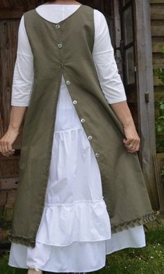 Pioneer Clothing, Linen Apron Dress, Japan Dress, Quilted Clothing, 18th Century Clothing, Grandma Fashion, Linen Fashion, Cottagecore Fashion, Mode Boho