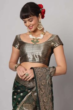 Gold Blouse, Green Saree, Blouse Material, Blouse Fabric, Saree Styles, Beautiful Saree, Blouse Styles, Saree Blouse, Silk Blouse