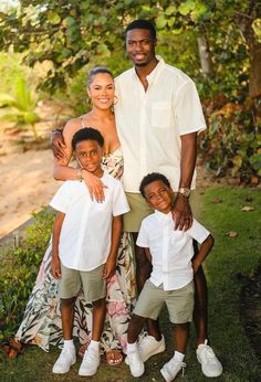 Beautiful Black Families, Mixed Race Family Photos, Black Family Summer Photoshoot, Black Families Aesthetic, Family Outdoor Photoshoot Ideas, Large Black Family Photoshoot, Black Family Pictures Outfits, Black Family Photoshoot Outdoors, Mixed Family Aesthetic