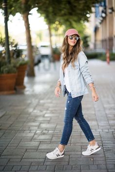 Balance Outfit, Family Photo Outfits Winter, Women Fashion Edgy, Family Photo Outfits, Jeans Jacket, Comfy Fashion, Casual Spring, Fall Fashion Trends, Sporty Look