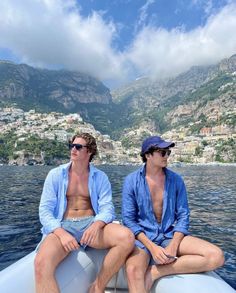 Boys Trip, Yacht Outfit, Men's Summer Outfit, Greece Italy, Boat Sailing, Mens Summer Outfits, Blue Boat, Elegante Casual