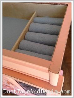 This DIY jewelry box is a great way to organize your jewelry and make it look pretty. Jewelry Cabinet Makeover, Diy Jewelry Cabinet, Jewelry Armoire Diy, Jewelry Armoire Makeover, Jewerly Box Diy, Armoire Makeover, Box Makeover