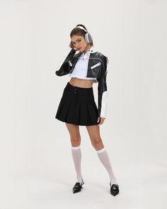 Model (WearingXS):• Height: 171cm | Bust: 83cm | Waist: 59cm | Hips: 89cmDetails: Pleated skirt with front button designSkirt Length: ShortMaterials:95% Polyester + 5% Spandex Design Skirt, Skirt Heels, Mini Skirt Dress, Miniskirt Outfits, Swimming Workout, Preppy Look, Fashion Inspiration Design, Anatomy Reference, Reference Poses