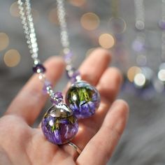 A gift of flower that will last forever - real purple sea lavender or aka Statice encased in resin sphere pendant. It perfectly preserves and showcases this beautiful flower from every angle. The pendant measures approx. 1'' (2.5 cm) in diameter.Comes to wear on a 25 inches long cable chain available is silver stainless steel or bronze, adorned with amethyst to complement the gorgeous purple. This would make a great present for a romantic woman, or someone special in your life.Please note -this Purple Pressed Flowers Jewelry For Jewelry Making, Lavender Flower-shaped Jewelry With Birth Flower, Lavender Flower Jewelry With Pressed Flowers, Lavender Flower Jewelry With Birth Flower Detail, Purple Birth Flower Jewelry Gift, Purple Birth Flower Jewelry For Gifts, Purple Flower-shaped Nickel-free Jewelry, Lavender Jewelry With Pressed Flowers For Gifts, Purple Nickel-free Flower-shaped Jewelry