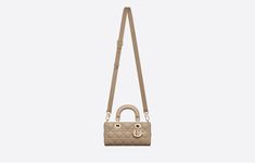 The new Lady D−Joy bag, many people should be attracted by this narrow Diana bag. The rhythm of the big hit 🔥, the bag comes with two shoulder straps, one long and one short, a variety of carrying methods 🙋🏻‍♀️, can be worn cross-body or under the arm, the upper body is beautiful and rustic, the classic rhombus design 🥅, matching Soft sheepskin is elegant and stylish🌿 Size: 22.5×6×11.5cm D Joy Bag, Lady D Joy Bag, Rhombus Design, Lady D, Pearl Clutch, Embroidered Handbag, The Big Hit, Lv Purse, Lv Shoes