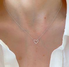 Gold Diamond Heart Necklace, Dainty Heart Necklace, Diamond Heart Necklace, Pretty Jewelry Necklaces, Open Heart Necklace, Silk Jewelry, Heart Necklace Diamond, Gold Cross Necklace, Jewelry Accessories Ideas