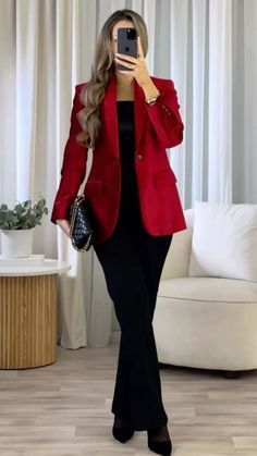 Red And Black Business Casual, Outfits Con Blazer Elegante, Polished Outfits Classy, Red Professional Outfit, Red Blazer Outfit Classy, Red Blazer Outfit, Outfit Formal Mujer, Fashionable Work Outfit