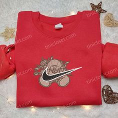 Product detail: Nike Inspired, Maroon Hoodie, Teddy Bear Design, Nike Swoosh Logo, Custom Nike, Shirt Nike, Bear Shirt, Hoodie Material, Custom Nikes