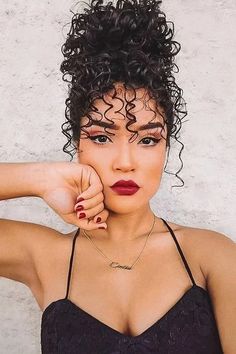 Simple Short Hairstyles For Wedding, Curly Hair Trends, Curly Hair Photos, Curly Hair Inspiration, Curly Girl Hairstyles, Penteado Cabelo Curto, Curly Hair Tips, Hair Photo, Short Curly Hair