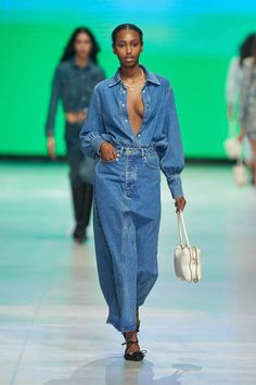 The Fall 2023 Trends Our Editors Are *Actually* Buying | Who What Wear Jeans Trend, Moda Denim, Fashion Week Trends, All Jeans, Denim Day, Copenhagen Fashion Week, Jean Trends, Outfit Jeans, Denim Trends