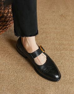 Style Mary Jane Shoes, Leather Oxfords Women, Beef Tendon, Brogues Style, Zapatos Mary Jane, Shoes Oxford, Wood Heel, Women Oxford Shoes, Jane Shoes