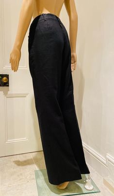 This is a really beautiful pair of black linen trousers made by 'Planet'.  They are in good condition, never worn, and are a UK size 10.  The waist measurement is 31 inches, the length is 42 inches and the inside leg is 33 inches.  They are fully lined with a nice soft silky material which makes them exquisitely comfortable to wear!! Nice for the upcoming season with a festive blouse or jumper & equally great for a holiday with sandals and a bikini top. Great!! Kaftan Style Dresses, Black Linen Trousers, Kaftan Style, Womens Trousers, Sheepskin Jacket, Chunky Knit Cardigan, Linen Trousers, Black Linen, Cute Black