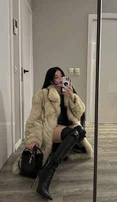 Legacy Of Gods, Icons Girls, Cool Fits, 가을 패션, Winter Fashion Outfits, Trendy Outfits, Fur Coat, Winter Outfits