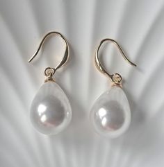 Add a touch of timeless elegance to your look with these exquisite large pearl earrings. Crafted from high-quality, hypoallergenic materials, these earrings are perfect for everyday wear or special occasions. **Key Features - **Material Copper with 14k gold plating - **Design Removable pearl droplets for versatile  - **Size Large artificial pearl  - **Closure thread **Why You'll Love Them - **Versatility Wear them for day to day or to dress up your outfit Perfect for gifting or treating yourself Elegant White Hypoallergenic Teardrop Earrings, Formal White Hypoallergenic Teardrop Earrings, Elegant Hypoallergenic Drop Pearl Earrings, Plating Design, Large Pearl Earrings, Pearl Jewellery, Bridal Jewellery, Bridesmaid Gift, Bridal Earrings