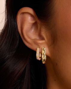 We’re loving eclectic, rock-and-roll inspired metallic gold studs. Stack your hoop earrings alongside other gold earrings or hoops in tonal hues. Asher Link Hoops Earring in 18k Gold, Women's by gorjana Earrings Stacking, Blue Pumpkins, Sterling Bracelets, 14k Gold Necklace, Mix Style, Gold Necklaces, Gold Stone, Gold Studs, Earthy Tones