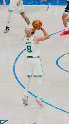 NBA basketball wallpaper background of Boston Celtics star Derrick White Boston Celtics Basketball, Celtics Basketball, Basketball Wallpaper, Nike Basketball, Basketball Pictures, Nba Basketball