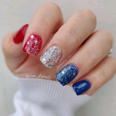 Memorial Day Dip Nail Ideas, 4th Of July Nail Ideas Dip Powder, 4th Of July Nails Dip Powder Simple, 4th Of July Gel Nail Designs Simple, Nails For Memorial Day, 4th Of July Glitter Nails, 4th Of July Manicure Ideas, Memorial Day Nails Dip, Summer Dipped Nails Ideas