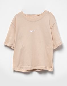 NIKE Essentials Girls Boxy Tee - TAN | Tillys Women's T Shirts, Nike Tshirt Outfit, Cute Nike Clothes, Cute Clothes For Middle School, Clothes For 10-12, Preppy Tops For School, Cute Shirts For School, Womens T Shirts, Nike Tshirts