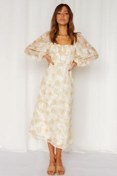 Length from shoulder to hem of size S: 117cm.Beige floral-print midi dress. Lined.Cold hand wash only.Model is a standard XS and is wearing XS.True to size.Non-stretchy, soft cotton fabric. Elasticated shirred back. Invisible back zipper.Polyester.We are here to meet all your picnic outfit dreams! The Middle Child Midi Dress is the ultimate addition to your brunch outfits. This gorgeous mid-length dress offers a milkmaid design with a dainty tie to the bust, short balloon sleeves and a long flow Picknick Outfits, The Middle Child, Picnic Outfit, Brunch Outfits, Long Flowy Skirt, Bodycon Dress Formal, Red Slip Dress, Long Sleeve Dress Formal, Middle Child