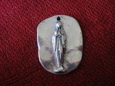 925 sterling silver Virgin Mary Medal, pendant with Virgin Mary. dog tag Mary Virgin, Virgin Mary Pendant, Pendant Silver, Dog Tag, Electronic Items, Virgin Mary, Jump Rings, Dog Tags, Sterling Silver Pendants