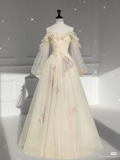 Fairy Princess Dress Gowns, Narnia Dresses, Debut Gowns, Gown Fashion, Old Fashion Dresses, Princess Ball Gowns, Dream Wedding Ideas Dresses, Prom Dress Inspiration, Cute Prom Dresses