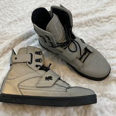 Rare Discontinued Vlado Atlas Ig-1500-R3 Reflective High Tops Size 9 Quilted High Top Look 2 Velcro Straps For Conforming To Foot Eyelets And Hooks For Lacing Vlado Logo Reflective Coating Some Signs Of Wear As Seen In Photos Black Laces Cushioned Insole Silver Lace-up Sneakers With Metallic Logo, Metallic High-top Sneakers For Streetwear, Silver Sneakers With Metallic Logo For Streetwear, Metallic Leather Sneakers For Streetwear, Metallic Sneakers With Reflective Details For Streetwear, Custom Silver Sporty Sneakers, Custom Silver Sporty Sneakers For Sports, Silver Sporty Custom Sneakers For Sports, Sporty Silver Custom Sneakers For Sports