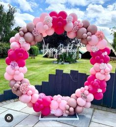 Rose Birthday Party, Princess Theme Party Decorations, Pink Balloon Garland, Rose Birthday, Deco Ballon, Ballon Party, Simple Birthday Decorations, Rosé Birthday, Princess Theme Party