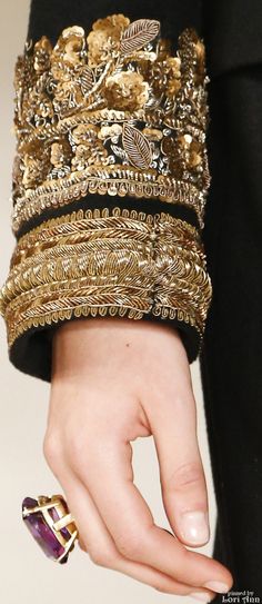 Ralph Lauren Fall 2016 RTW   Date:  7/19/2016  Note: Gold embroidery detail and its combination with the black fabric. Wedding Dress Haute Couture, Embroidery Wedding Dress, Goldwork Embroidery, Sheila E, Haute Couture Embroidery, Ralph Lauren Fall, Couture Embroidery, Couture Details