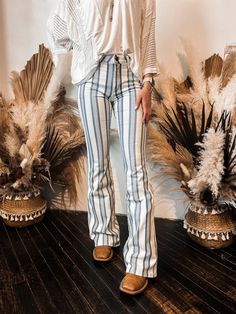 Wrangler Rodeo Stripe Flares – Wiseman’s Western Southern Cowgirl Outfits, Western Aesthetic Clothes, Rodeo Attire Women Outfits, Western Bikinis, Western Night Out Outfit, Western Teacher Outfits, Country Casual Outfits, Western Outfits Casual, Edgy Western Style