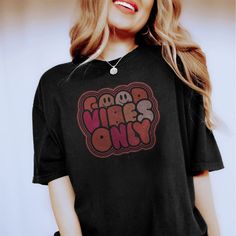 ✨ Embrace positivity with our "good vibes only" graphic tee - a vibrant and stylish infusion of inspiration and humor that radiates positivity and adds a touch of sunshine to your wardrobe! Groovy Graphic Print Short Sleeve T-shirt, Hippie Style T-shirt With Letter Print, Cool Relaxed Fit T-shirt With Funny Print, Groovy Relaxed Fit Graphic T-shirt, Groovy Relaxed Fit Graphic Print T-shirt, Groovy Graphic Print Relaxed Fit T-shirt, Black Hippie Top With Letter Print, Groovy Graphic Print T-shirt For Streetwear, Groovy Short Sleeve T-shirt With Graphic Print