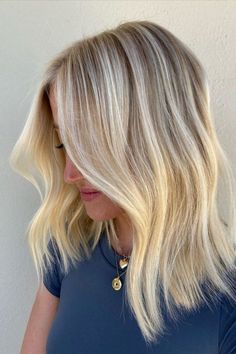 Pearl Blonde With Brunette Lowlights Sunkissed Blonde Hair, Brunette Lowlights, Lowlights For Blonde Hair, Lowlights For Blonde, Sunkissed Blonde, Blonde Highlights Short Hair, Light Brunette Hair, Short Hair Highlights, Blonde Hair Ideas