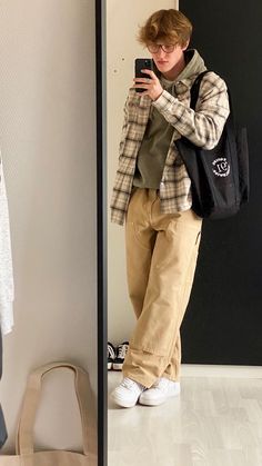 Corduroy Flannel Outfit Men, Mens Softboy Outfits, Soft Guy Outfits Aesthetic, Cute Fall Guy Outfits, Winter Fit Men Aesthetic, Vintage Guy Aesthetic, Softboy Winter Outfits, Fall Guys Outfits, Softboy Style Outfits