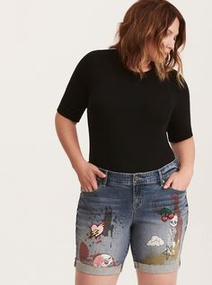 Plus Size Torrid Premium Stretch Mid Shorts - Medium Wash with Patches and Graphics, REBEL SIGNATURE Womens Boho Fashion, Plus Size Outfits With Sneakers, Real Women Fashion, Flax Clothing, Plus Size Clothing Stores, Cheap Womens Fashion, Heart Patch, Older Women Fashion, Fashion Petite