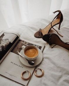 Beauty Station, Jewelry Photography Styling, Flatlay Styling, Flat Lay Photography, Classy Aesthetic, Blogger Tips, Street Fashion Photography, Beige Aesthetic